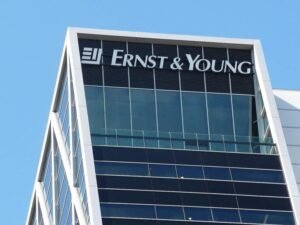 Quels services propose Ernst and Young à Marseille pour les entreprises 22 batiment moderne ernst and young marseille entreprise