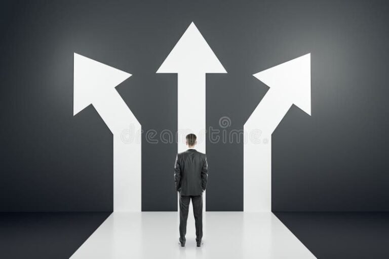 Où Se Renseigner Pour Réussir Sa Reconversion Professionnelle 2 personne reflechissant devant plusieurs panneaux directionnels