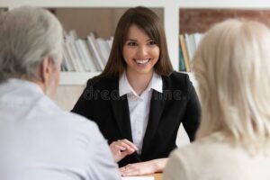 personnes agees souriantes consultant offres emploi