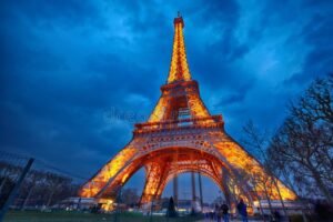 Quels événements incontournables peut-on découvrir à Paris cette semaine 10 vue nocturne de la tour eiffel illuminee